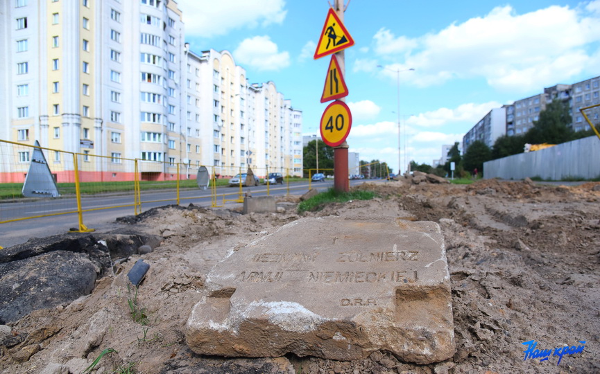 Памятник неизвестному солдату откопали рабочие в Барановичах