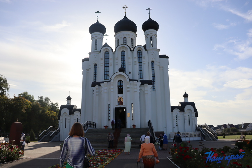 bogosluzhenie-s-vladykoj-veniaminom-.JPG