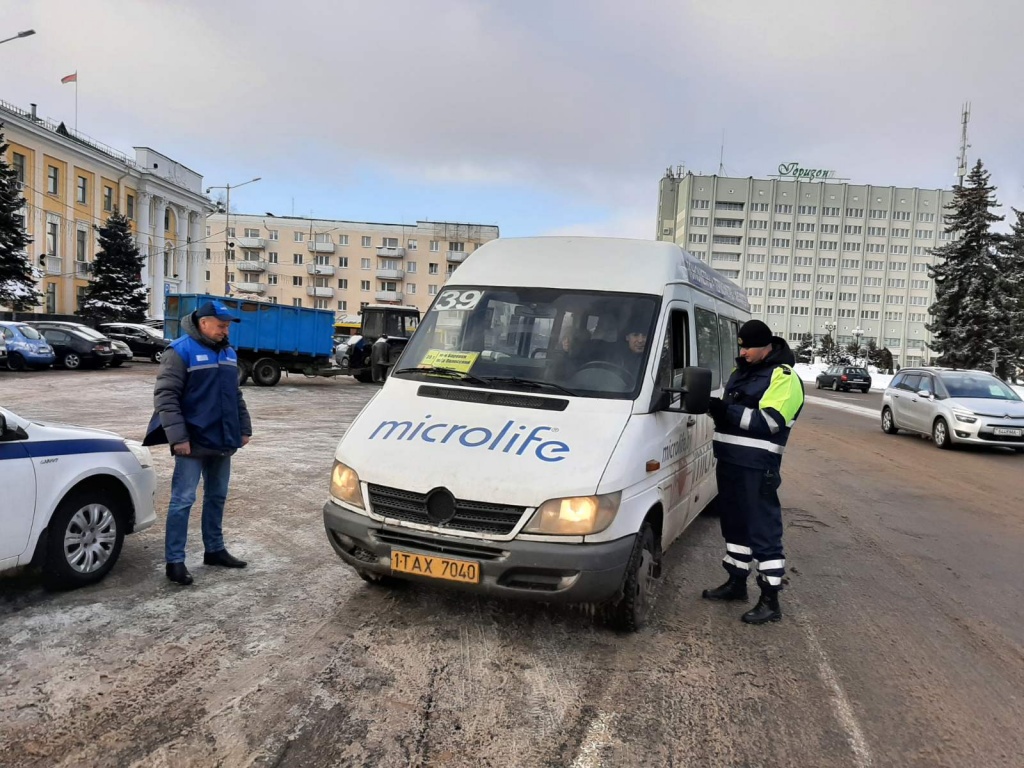 Совместные рейды по проверке техосмотра проходят в Барановичах