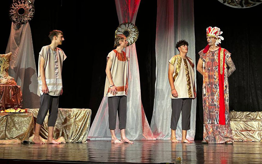 teatr-1.jpg