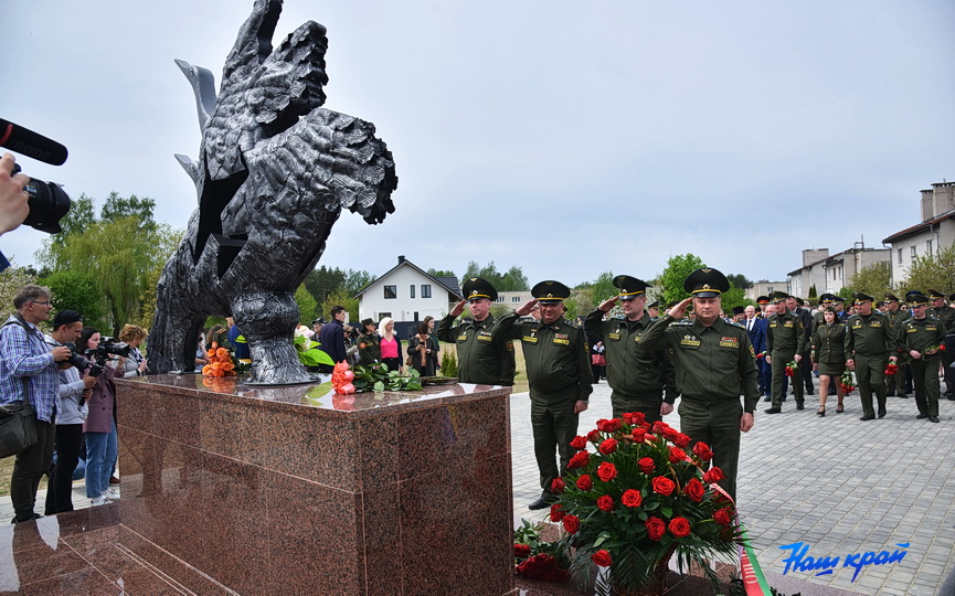 v-baranovichakh-otkryli-pamyatnik-pogibshim-letchikam_25.JPG