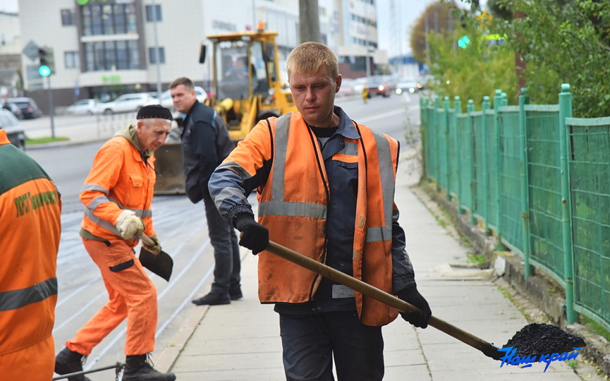 fotofakt-idet-ukladka-asfalta-na-prospekte-sovetskom-v-baranovichakh_1.JPG