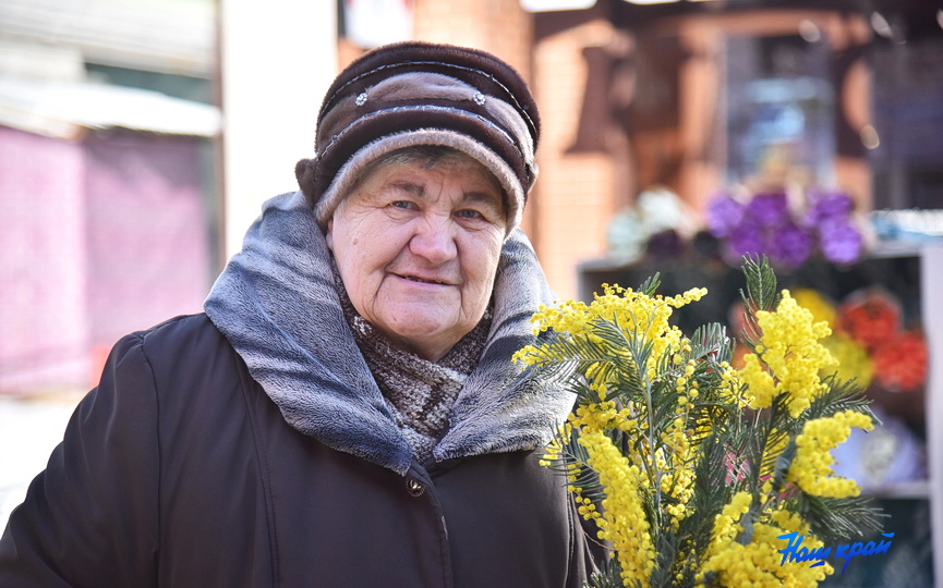 Красивая ярмарка в Барановичах: лучший подарок для женщины –цветы