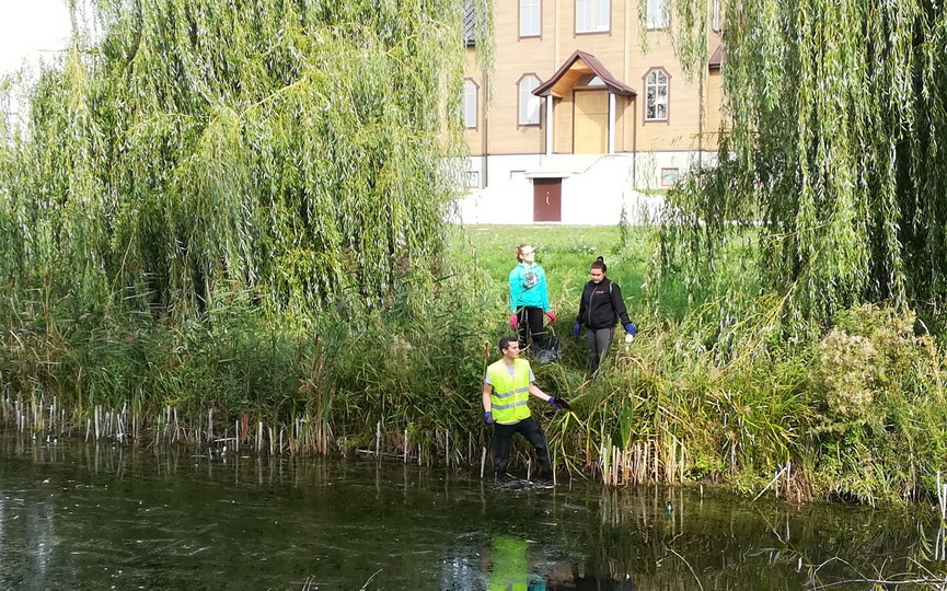 Около 100 студентов обливались водой в честь праздника Татьянин день на Мавлюкеевском озере (фото)